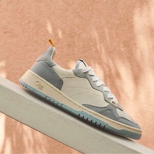 Women's Phoenix sneakers color blue vapor